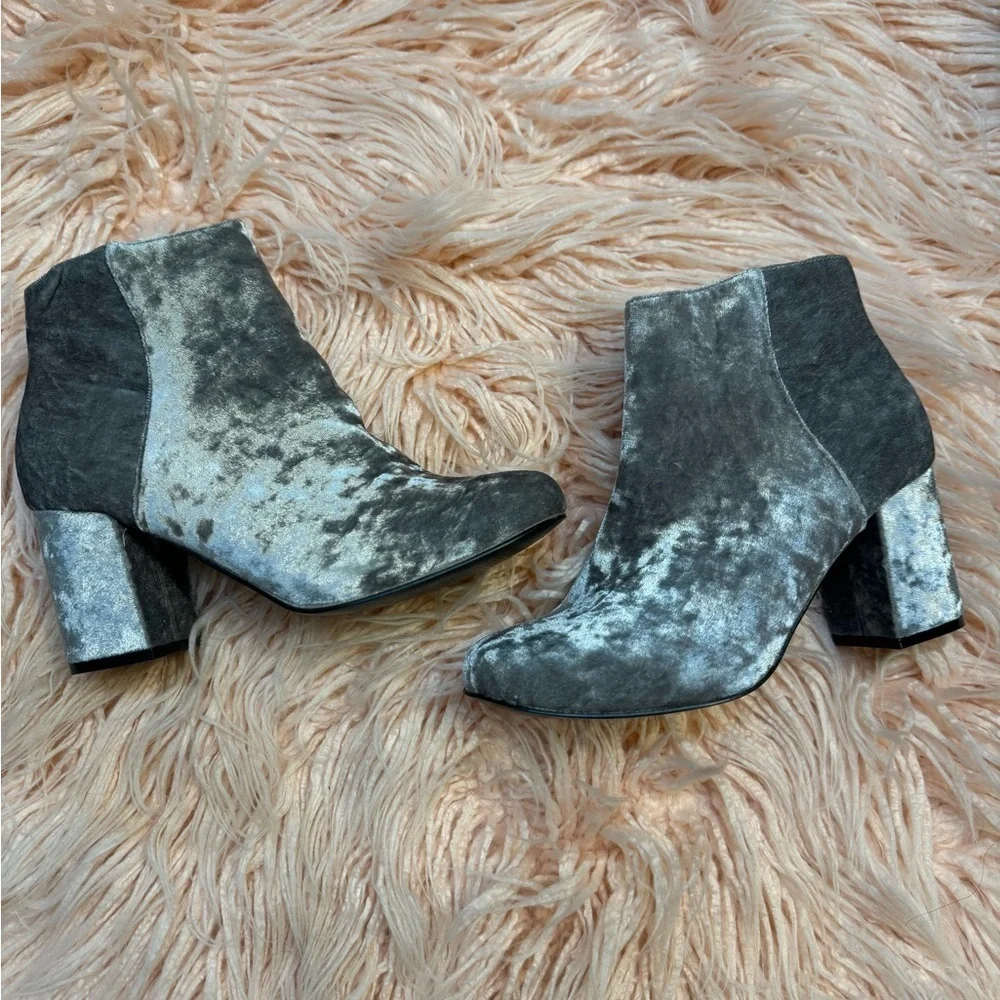 Diba Brodie Gray Velvet Ankle Booties Size 8.5